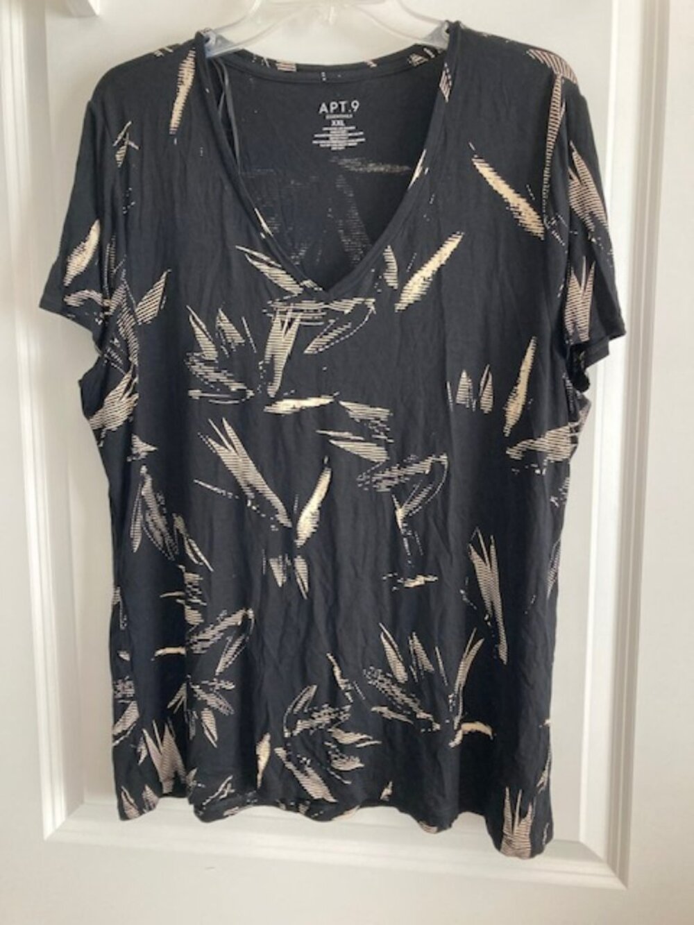 Apt 9 V-Neck Stretchy Tee shirt - NWT- XXL